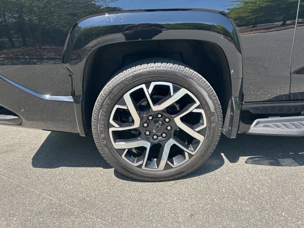 Used 2025 Chevrolet Silverado EV RST AWD/4WD image 31