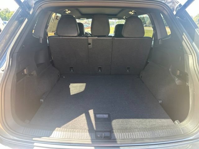 Used 2022 Volkswagen Tiguan SEL R-Line AWD/4WD image 9