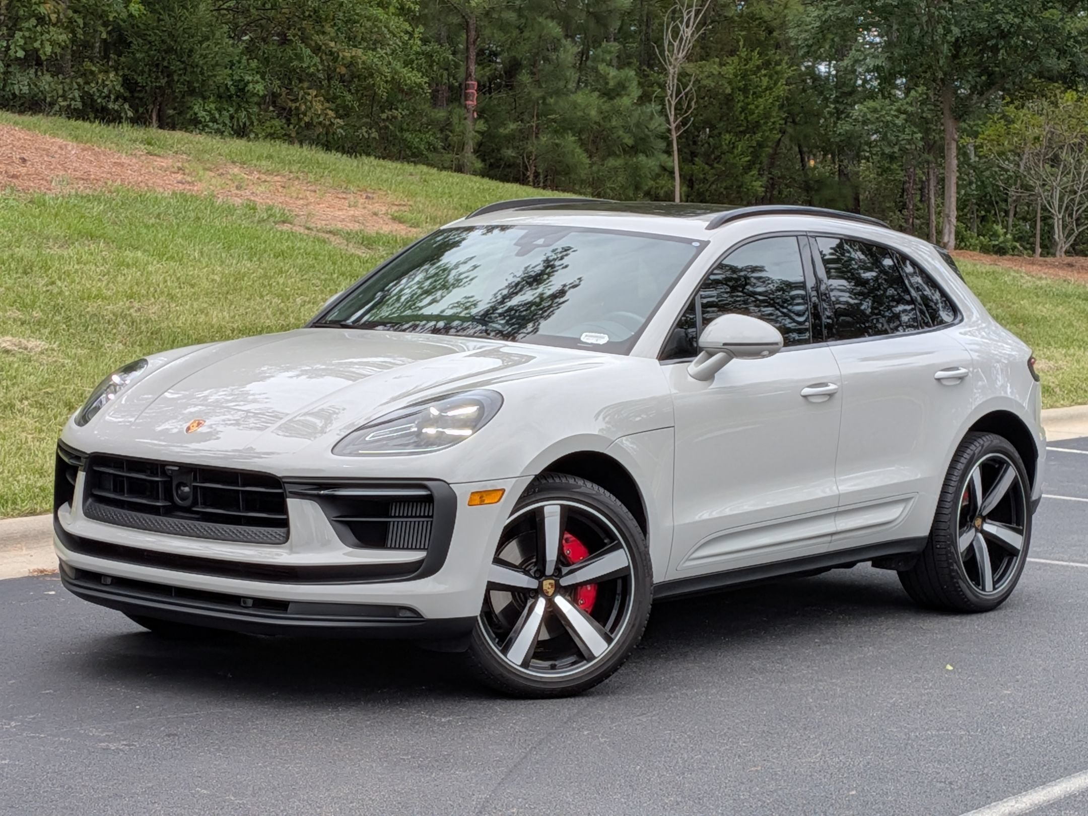 Certified 2025 Porsche Macan S AWD/4WD image 1