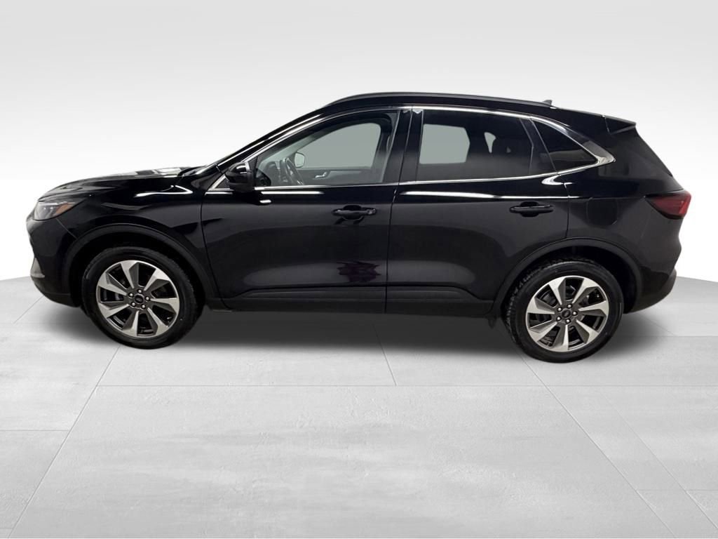 Used 2024 Ford Escape Platinum image 2