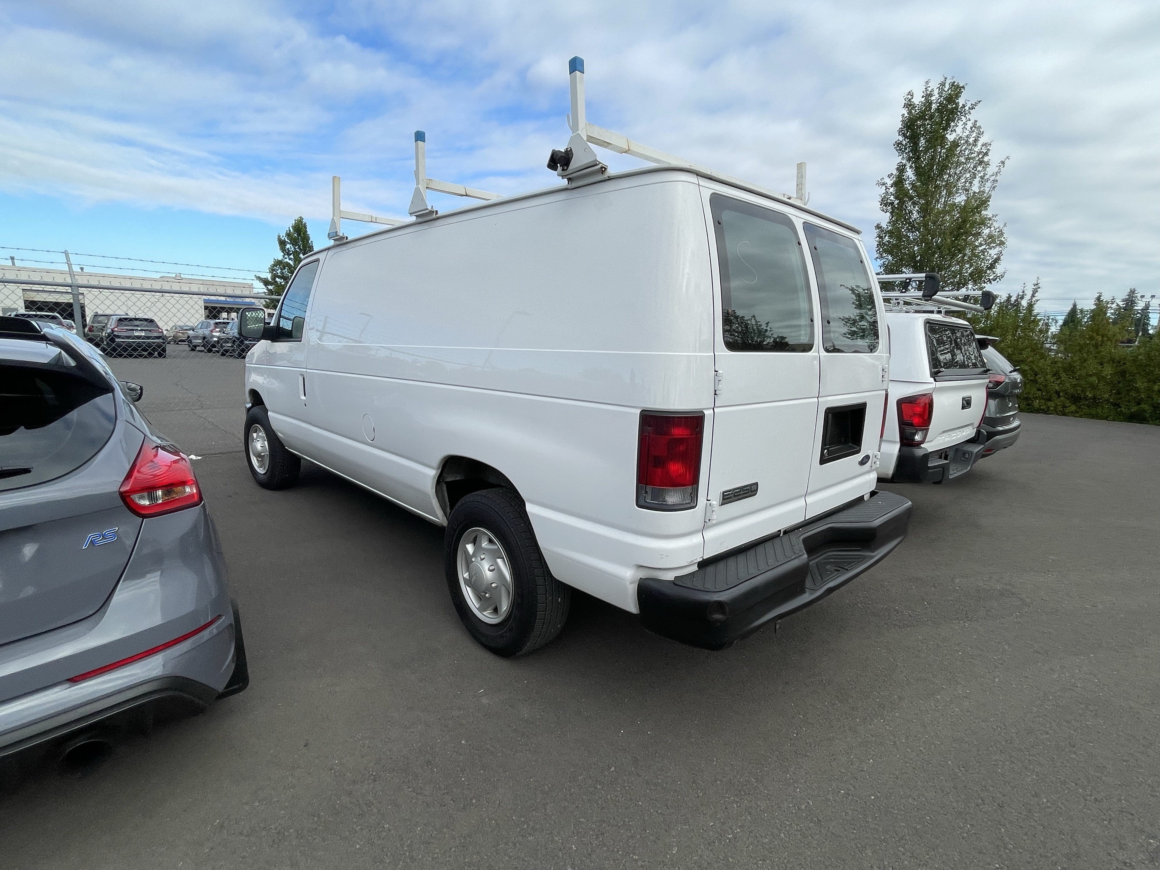 Used 2008 Ford E-250 and Econoline 250 RWD image 2