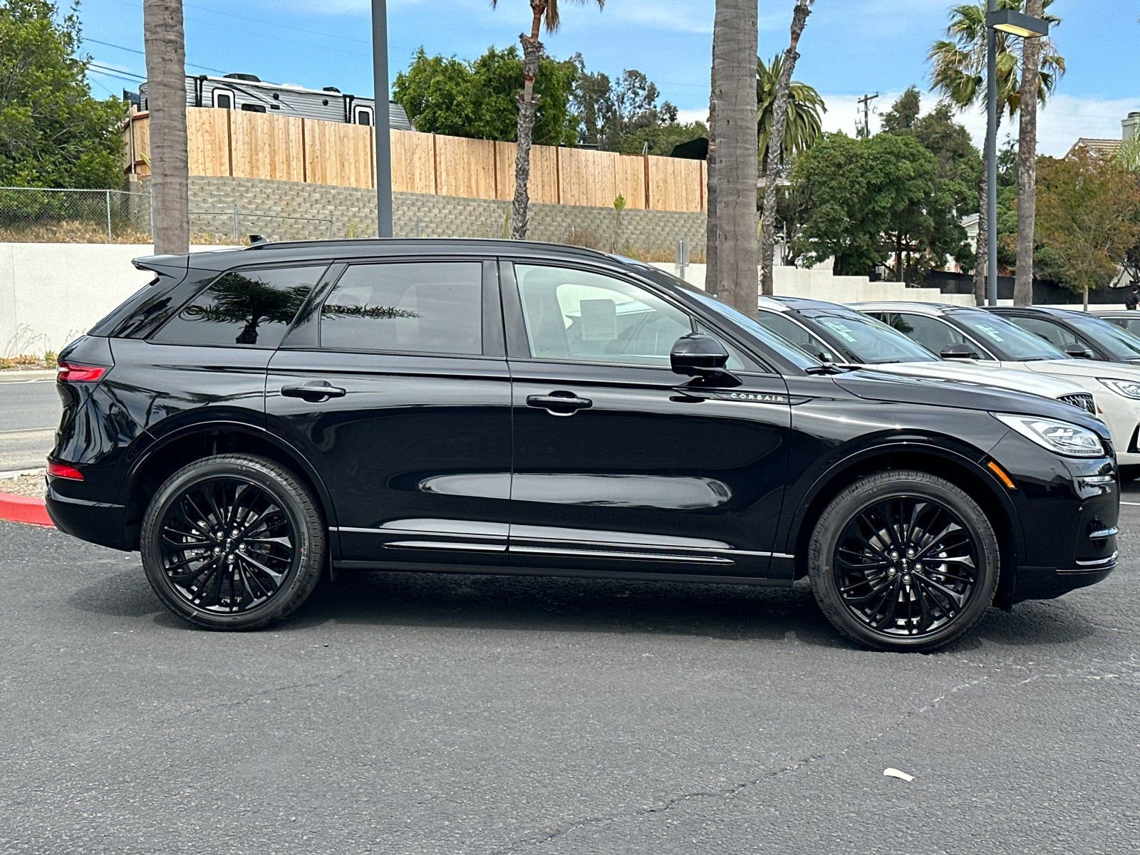 New 2025 Lincoln Corsair Reserve w/ Equipment Group 202A image 3
