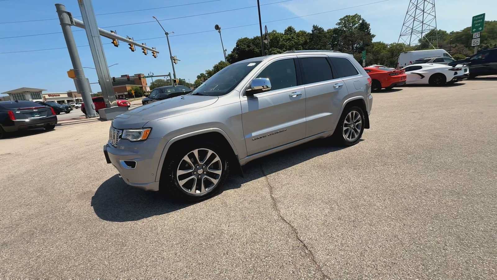 Used 2018 Jeep Grand Cherokee Overland AWD/4WD image 4