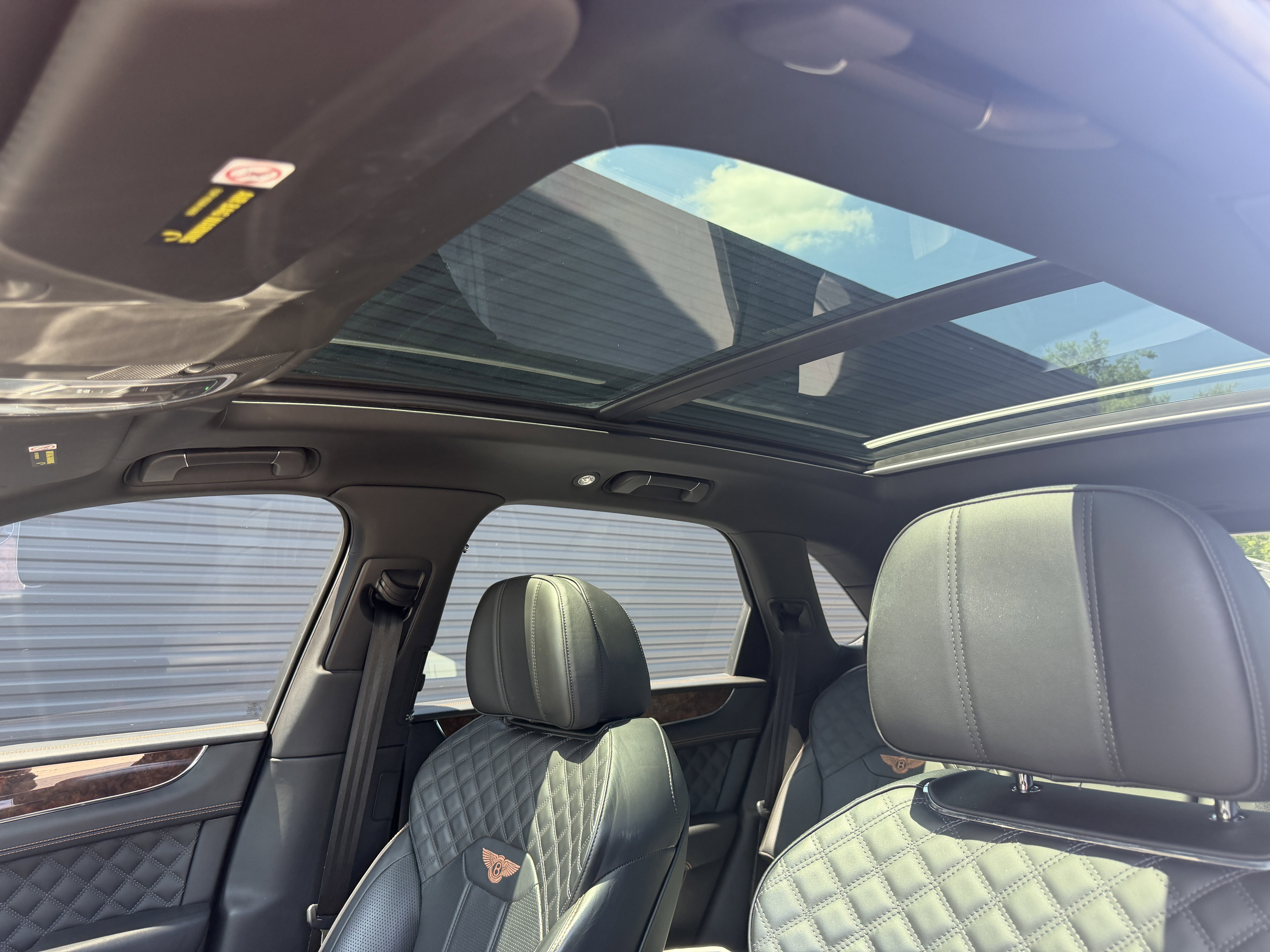 Used 2022 Bentley Bentayga image 32