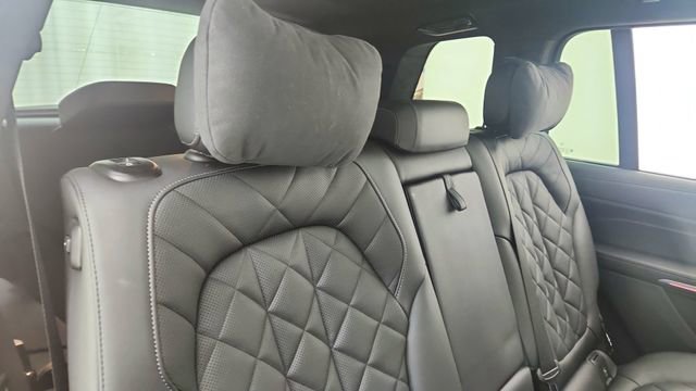 Used 2024 BMW X7 xDrive40i w/ M Sport Package image 27