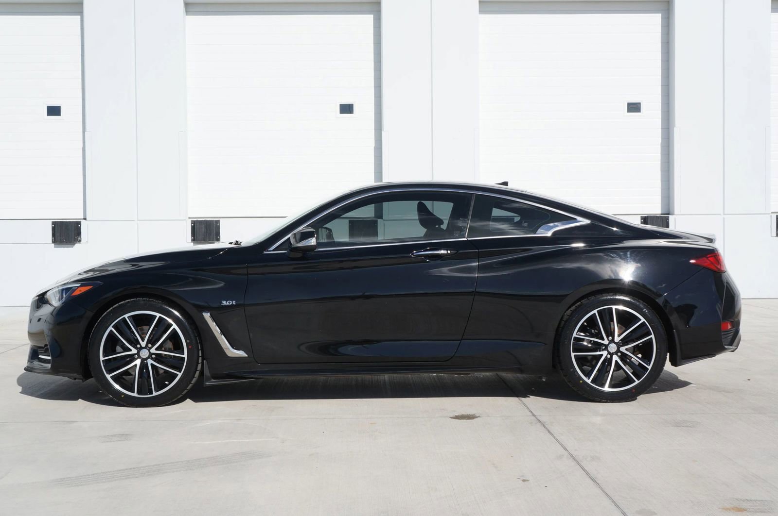 Used 2018 INFINITI Q60 3.0t Luxe w/ Sensory Package 3.0T Luxe AWD/4WD image 8