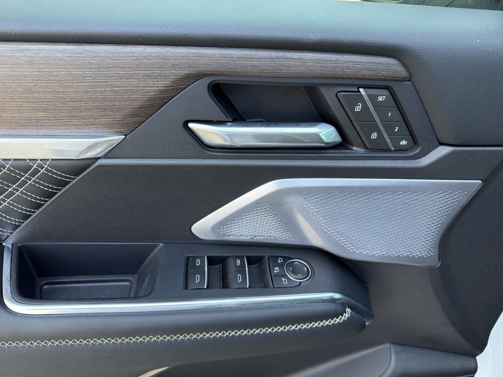 Used 2025 GMC Acadia Denali w/ Super Cruise Package FWD image 10