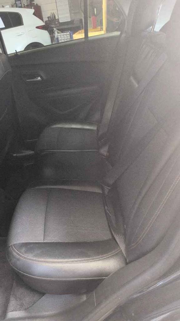 Used 2022 Chevrolet Trax LT w/ LT Convenience Package FWD image 5
