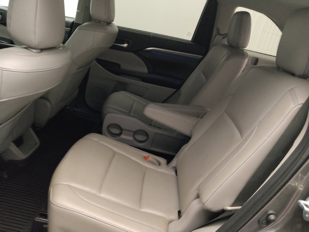 Used 2019 Toyota Highlander Limited AWD/4WD image 18