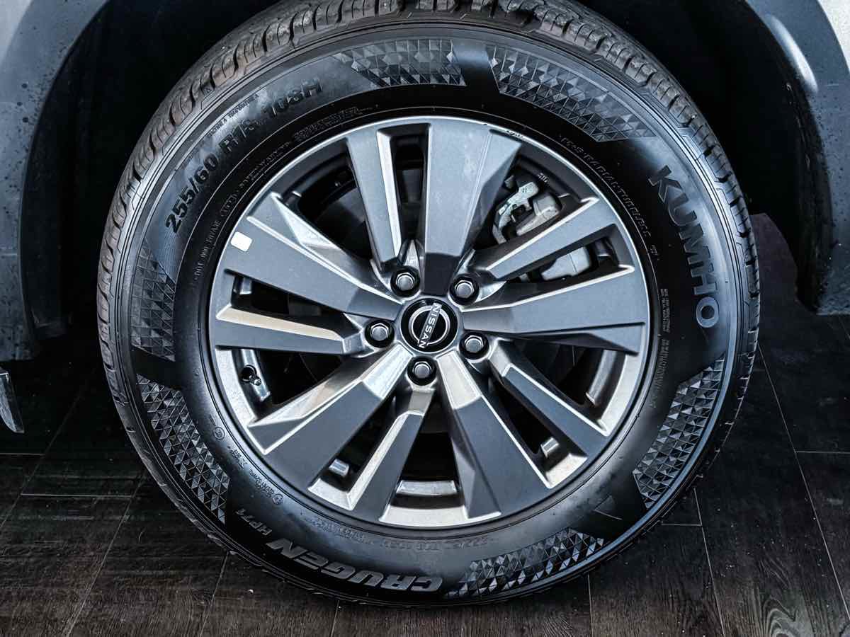 Used 2025 Nissan Pathfinder SV image 23