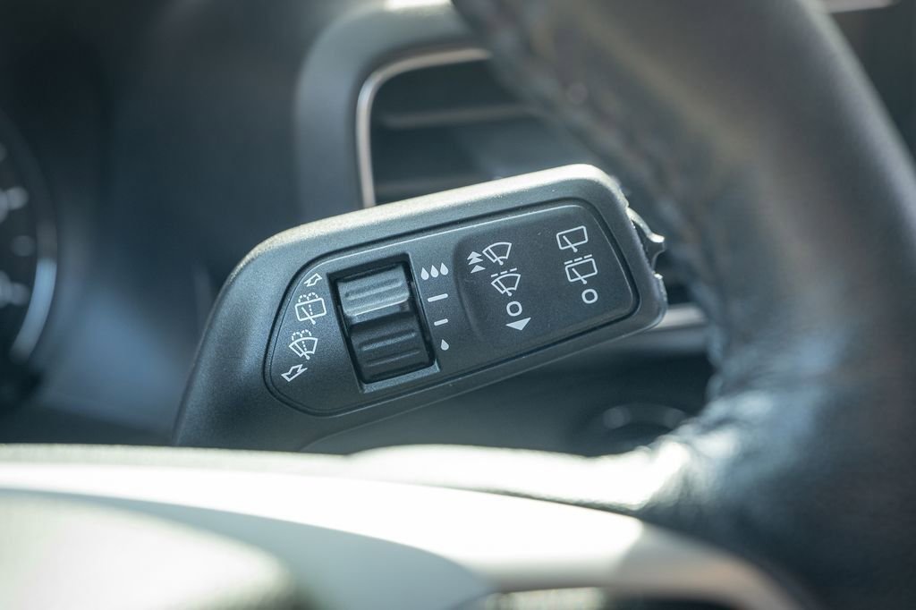 Used 2022 Ford Explorer XLT w/ Equipment Group 202A image 30