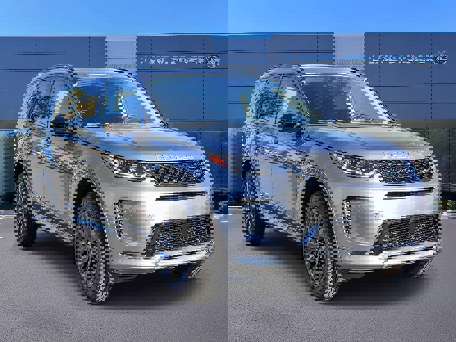New 2025 Land Rover Discovery Sport S image 3
