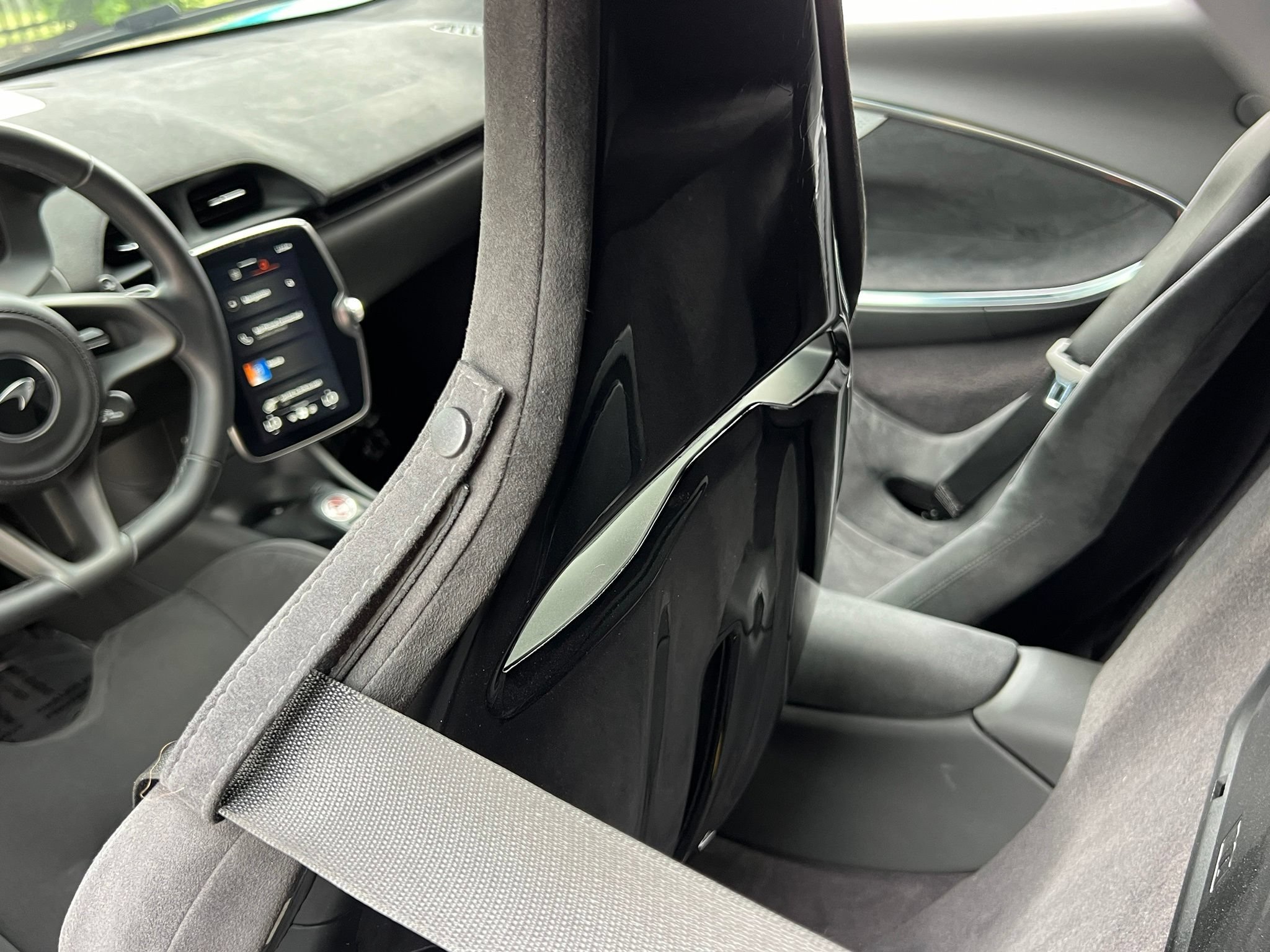 Used 2023 McLaren Artura RWD image 22