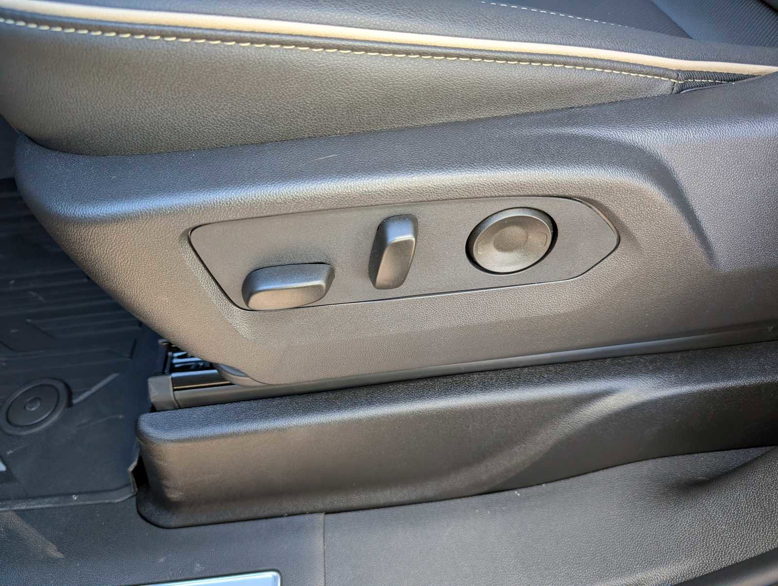 New 2026 GMC Yukon Elevation w/ LPO, Floor Liner Package image 29