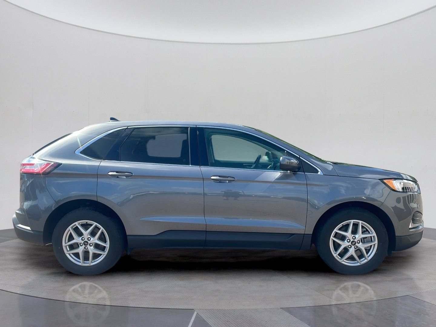 Certified 2024 Ford Edge SEL w/ Convenience Package AWD/4WD image 9