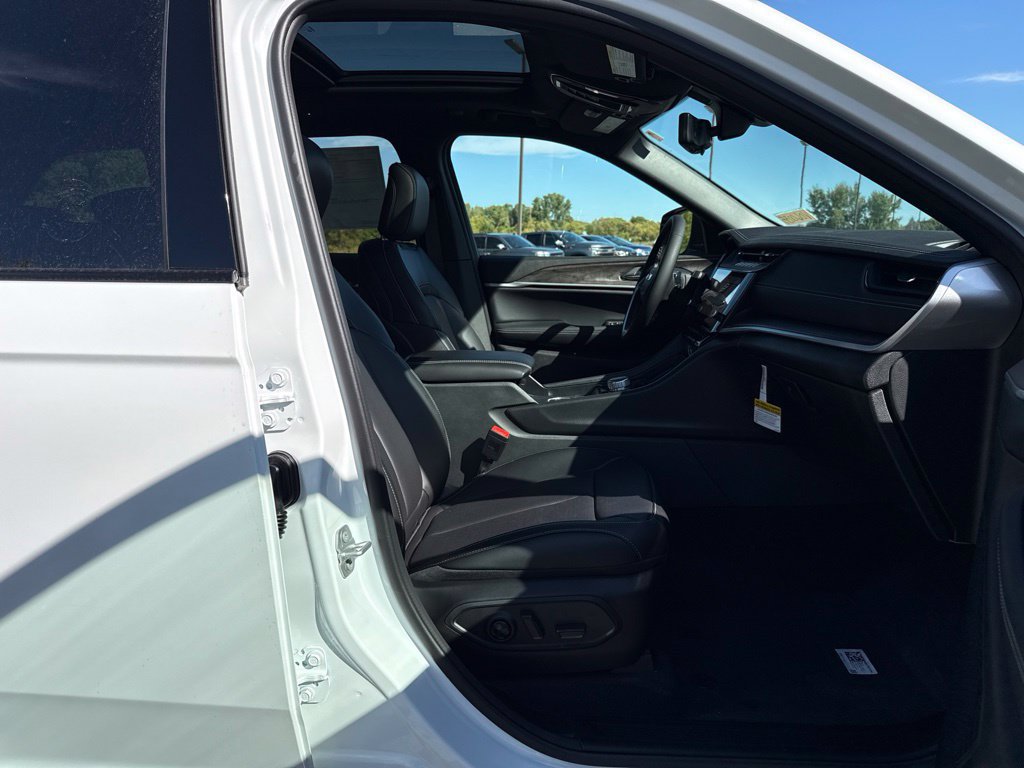 New 2027 Jeep Grand Cherokee Limited AWD/4WD image 10