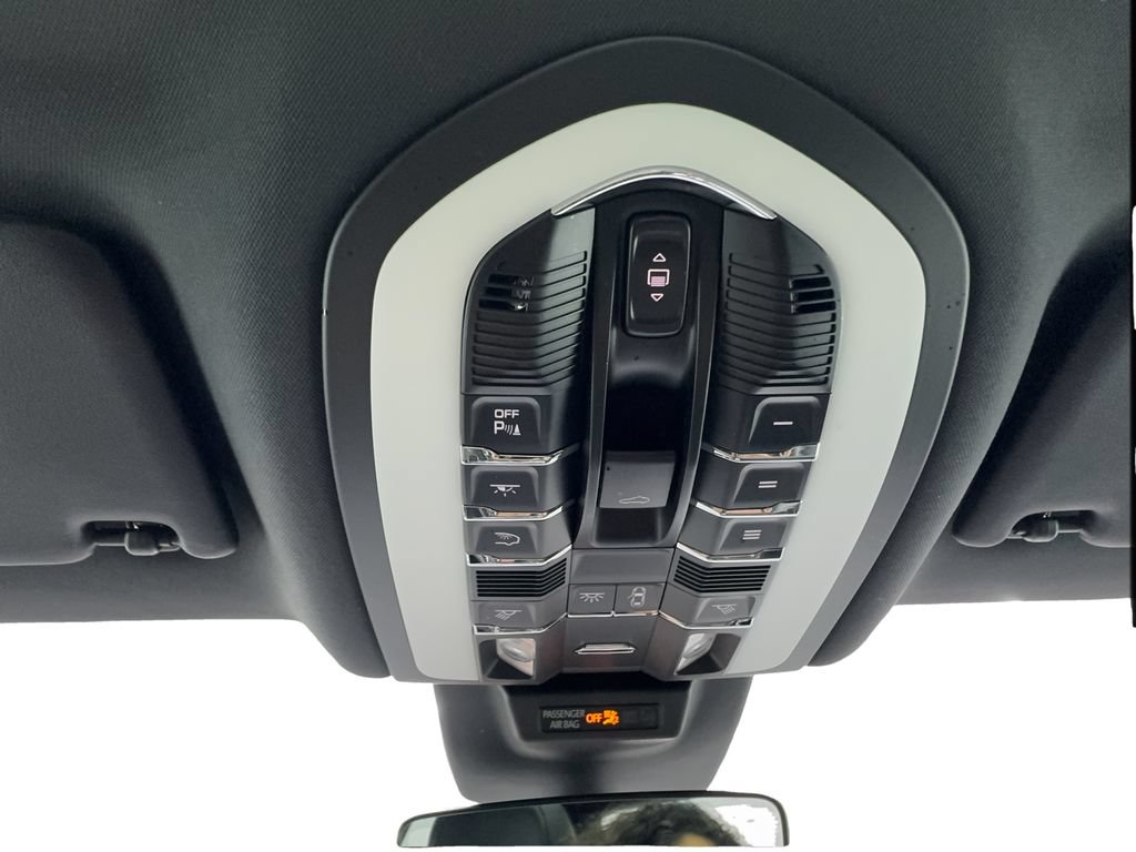 Used 2024 Porsche Macan AWD/4WD image 45