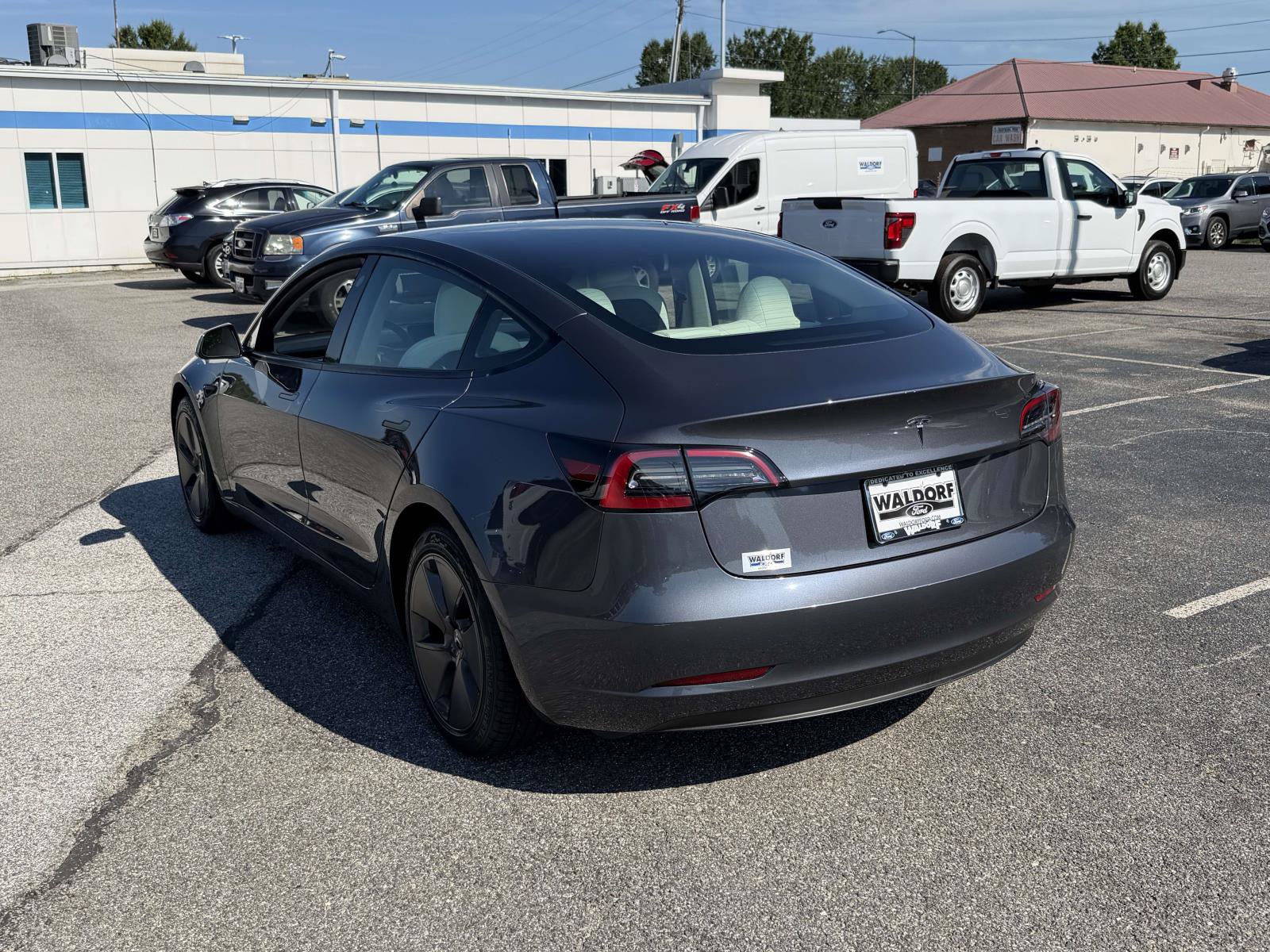 Used 2023 Tesla Model 3 Standard Range RWD image 4