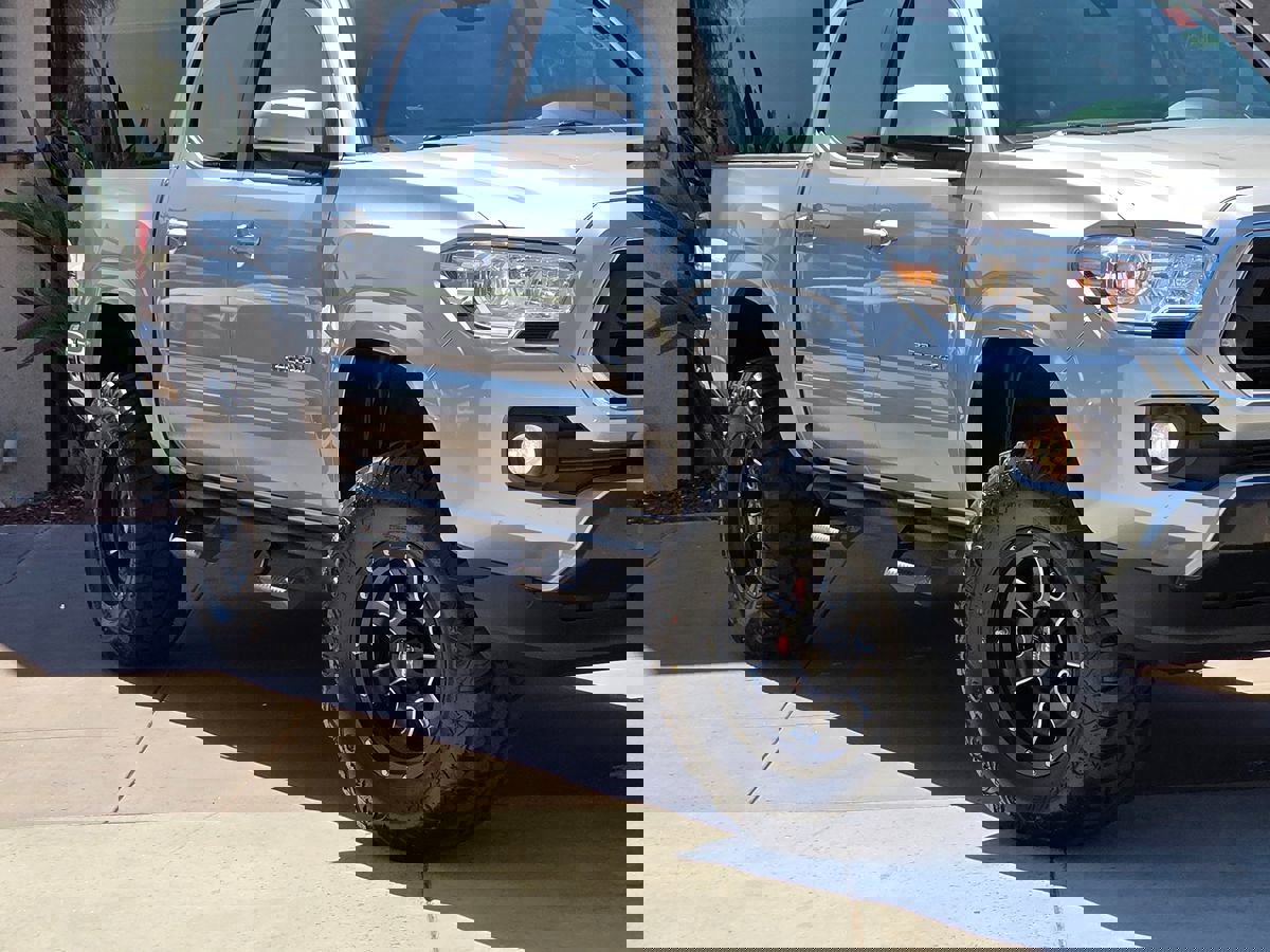 Used 2020 Toyota Tacoma SR5 image 4