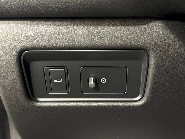 New 2024 Jaguar XF R-Dynamic SE image 40