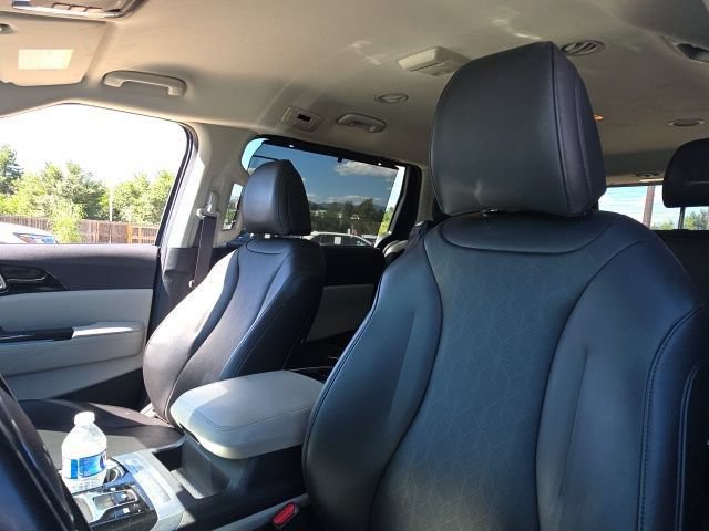 Used 2022 Kia Carnival EX FWD image 13
