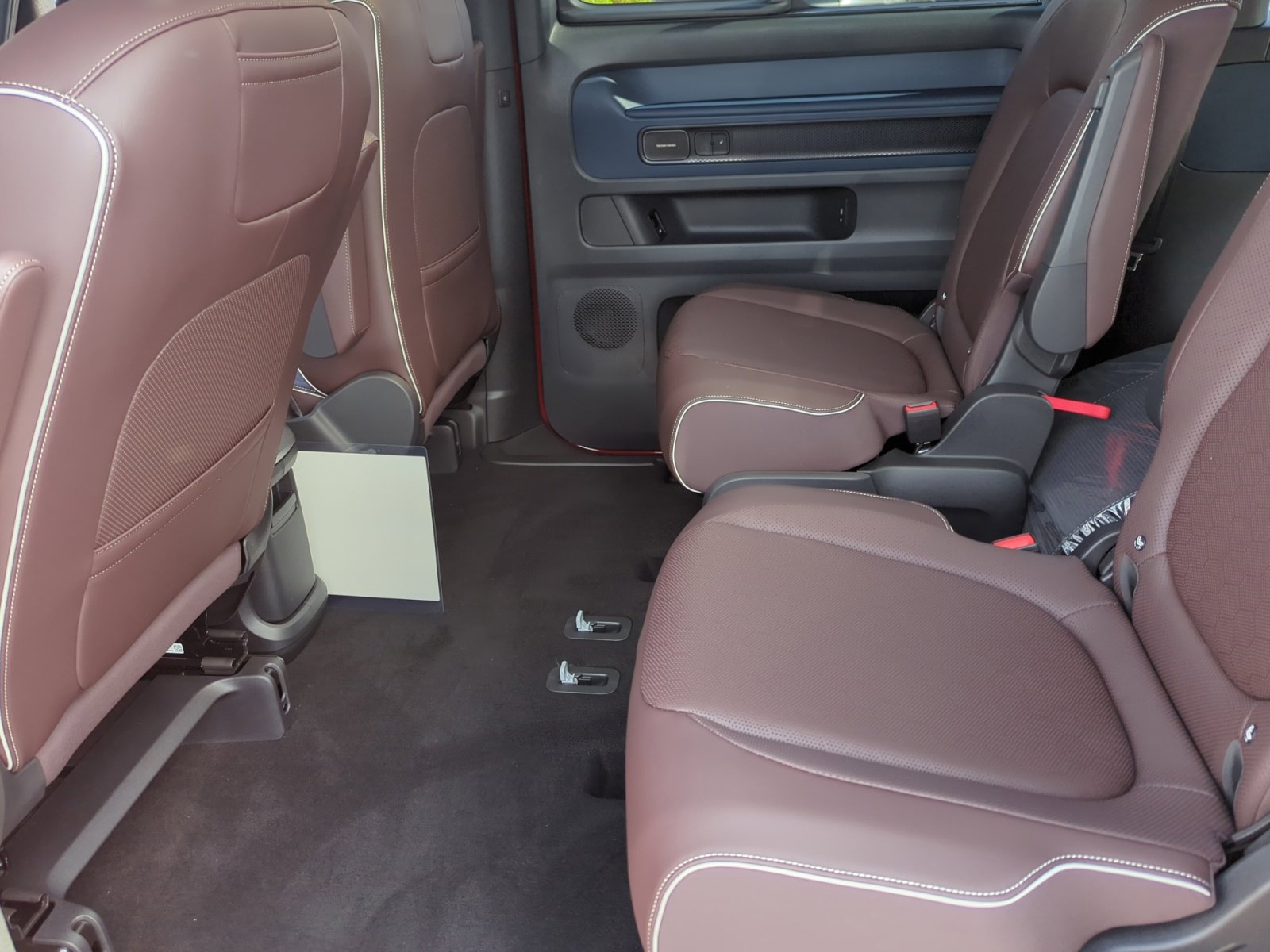 New 2025 Volkswagen ID. Buzz Pro S Plus RWD image 17