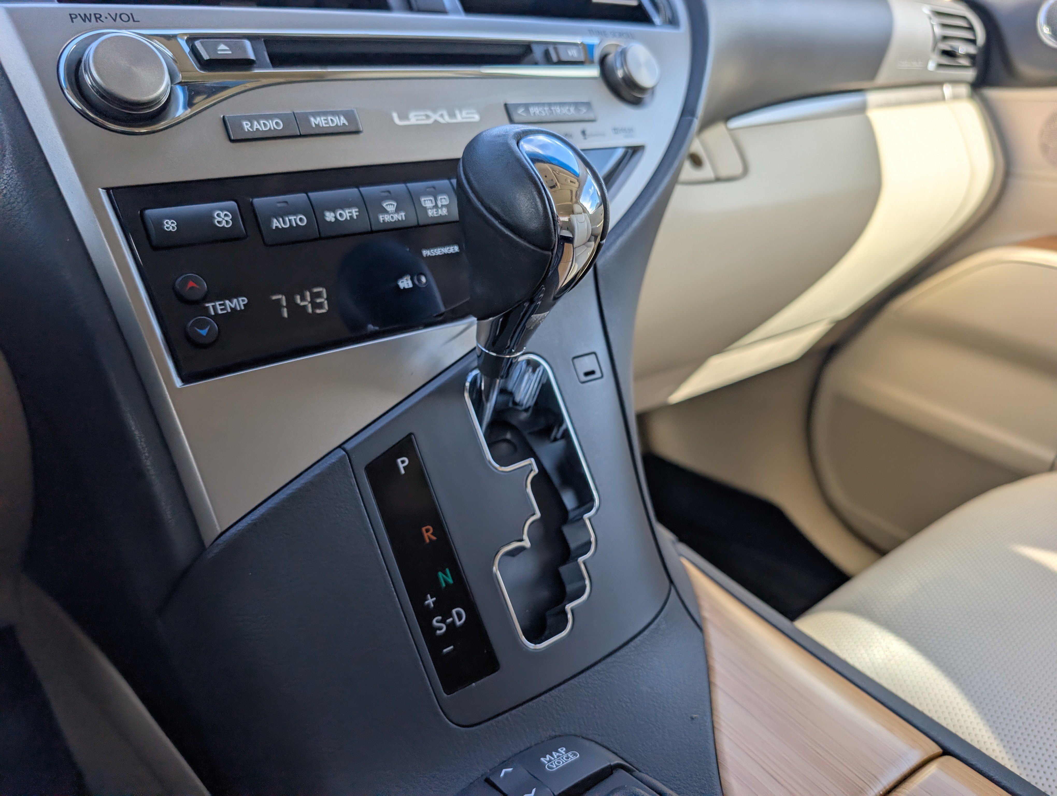 Used 2015 Lexus RX 450h FWD image 22