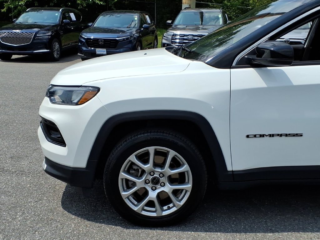 Used 2025 Jeep Compass Limited AWD/4WD image 7