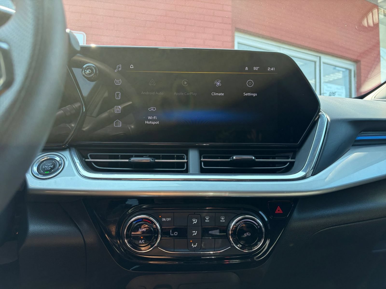 Used 2025 Chevrolet Trax LT FWD image 17