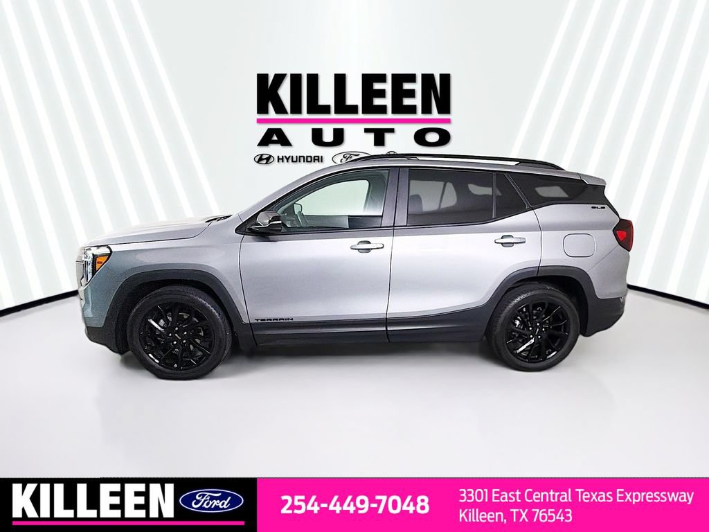 Used 2024 GMC Terrain SLE w/ Driver Convenience Package FWD image 4