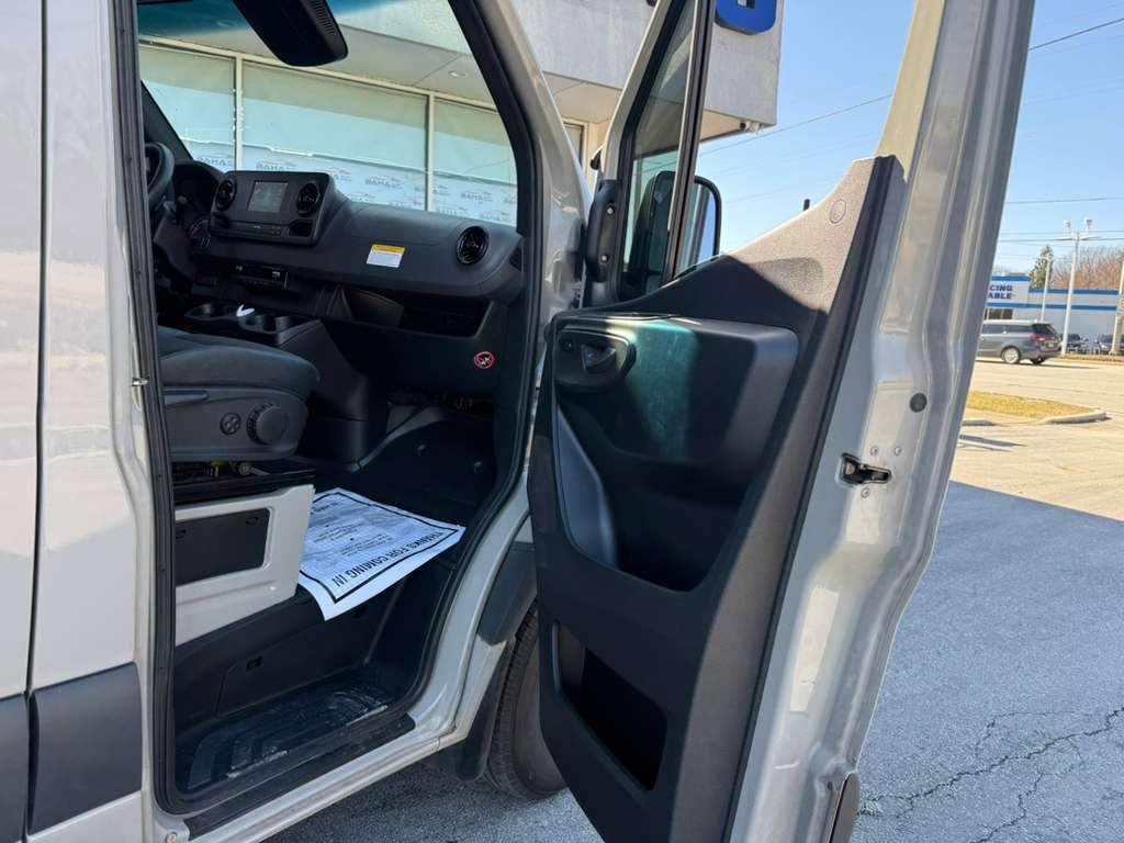 Used 2023 Mercedes-Benz Sprinter 2500 image 24