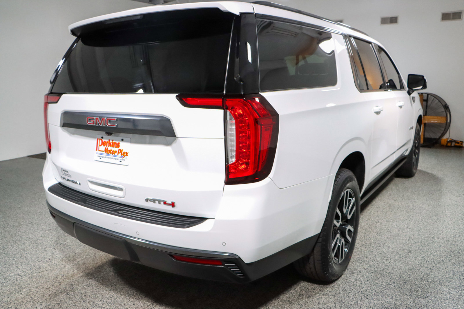 Used 2023 GMC Yukon XL AT4 image 7