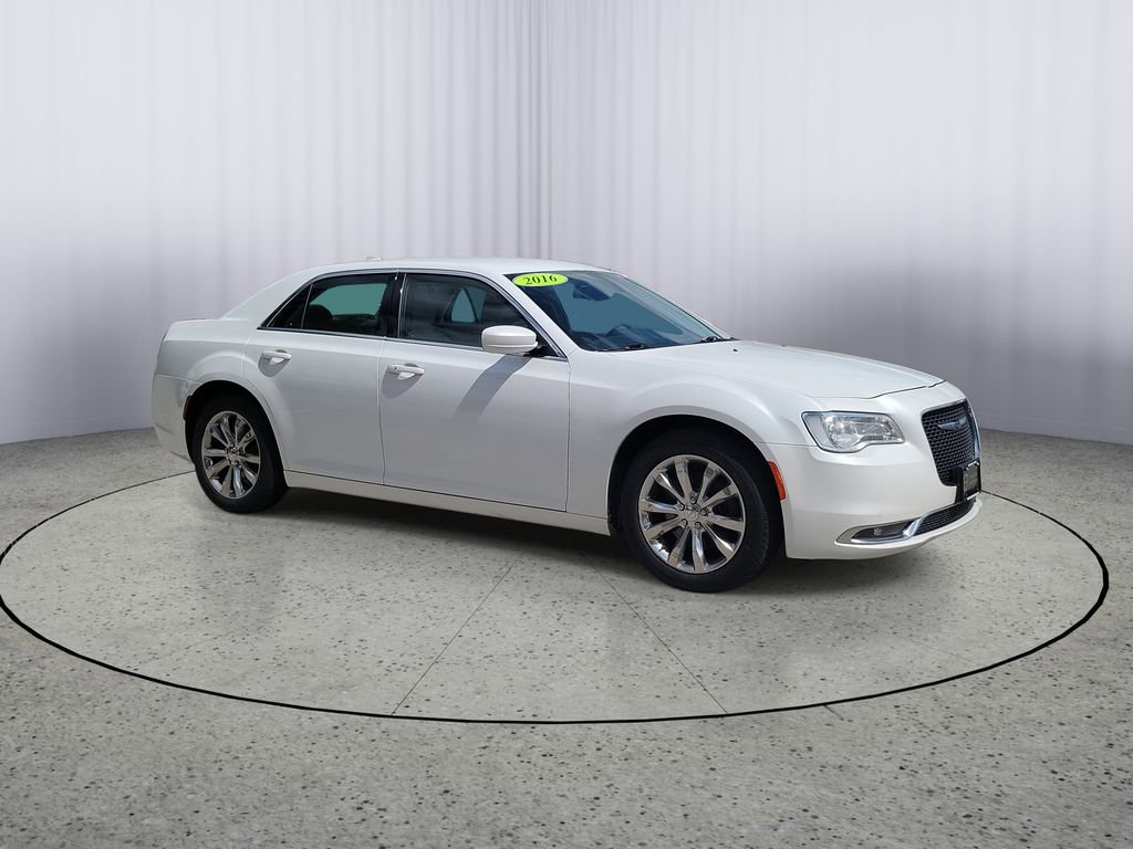 Used 2016 Chrysler 300 Limited w/ Driver Convenience Group image 2