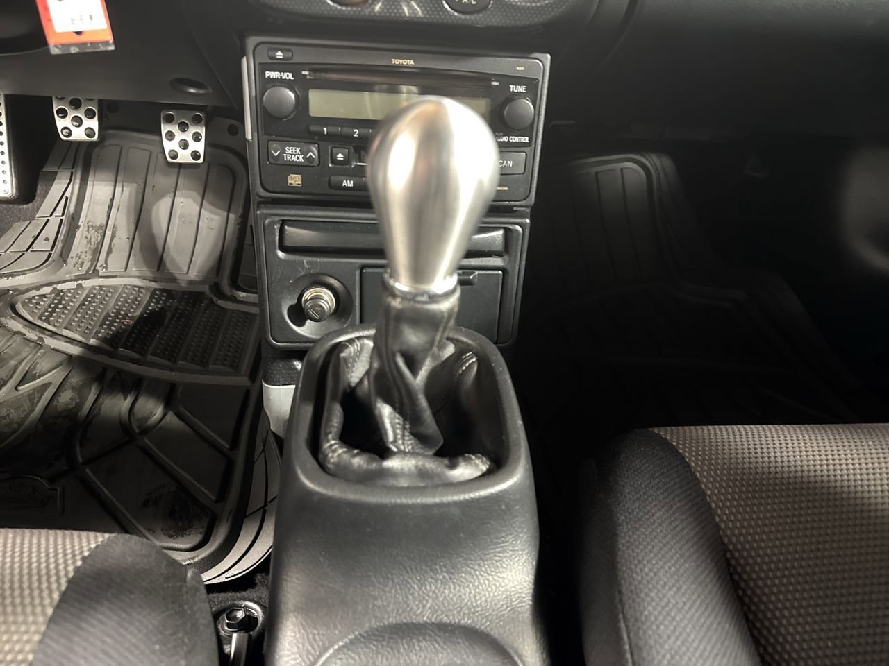 Used 2003 Toyota MR2 image 25