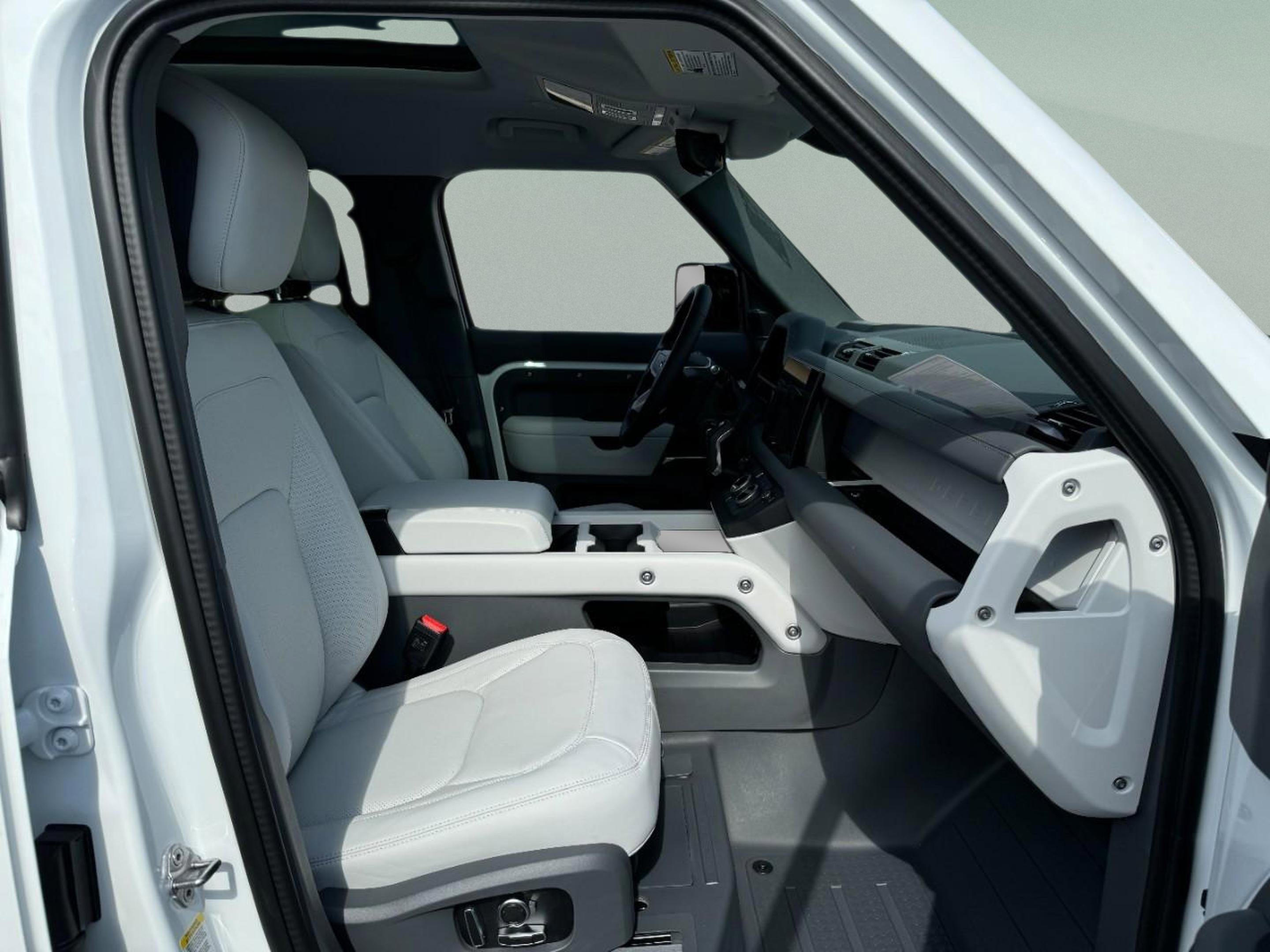 Certified 2025 Land Rover Defender 130 X-Dynamic SE image 21