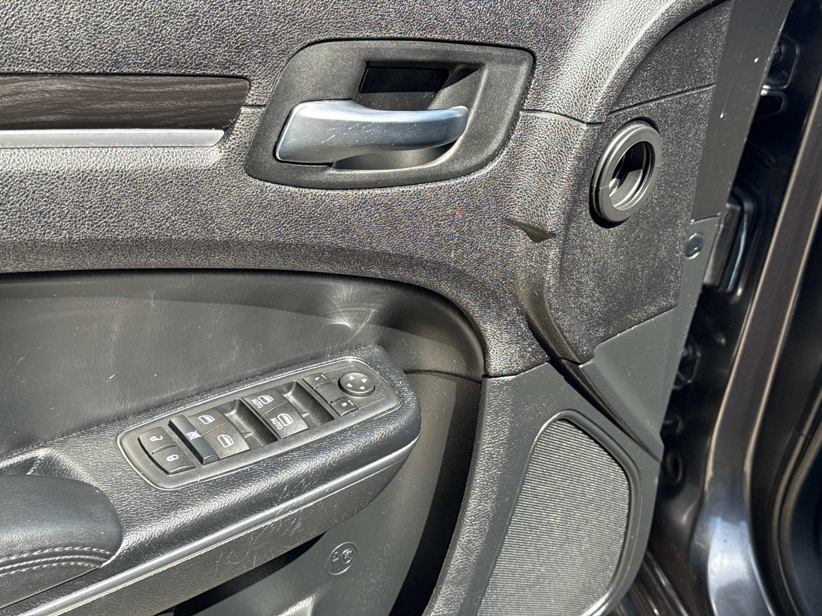 Used 2015 Chrysler 300 Limited w/ Driver Convenience Group image 15