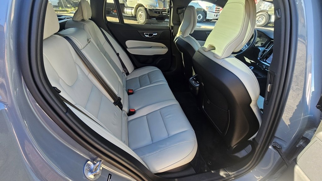 Certified 2024 Volvo V60 B5 Cross Country Ultimate image 10