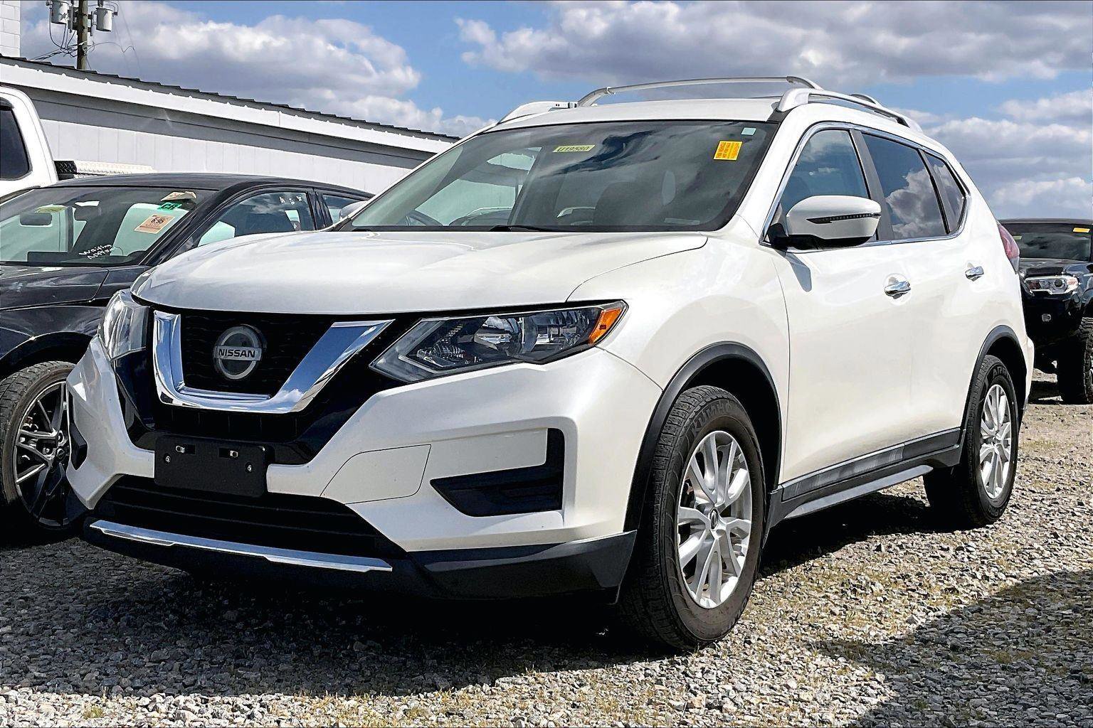 Used 2018 Nissan Rogue SV FWD image 2