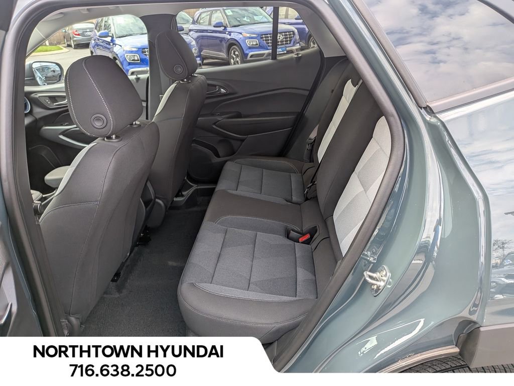 Used 2025 Chevrolet Trax LS image 29