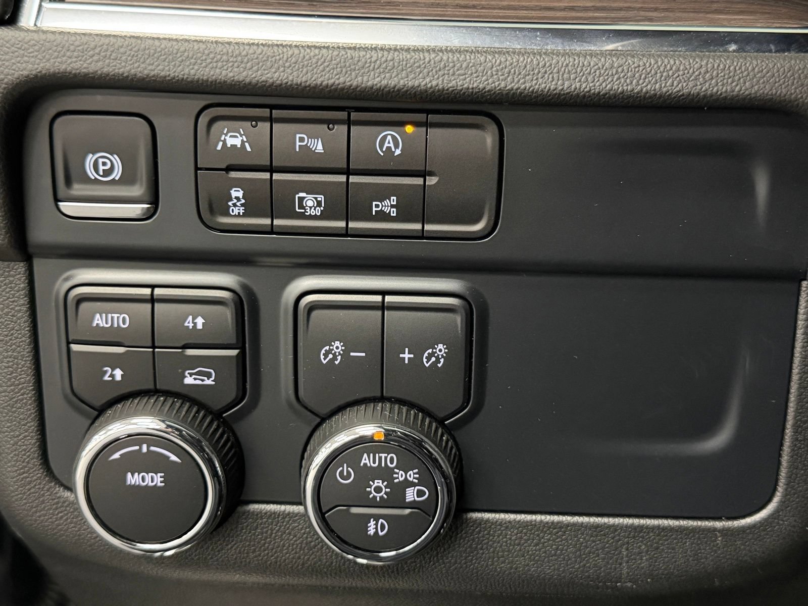 Used 2025 Chevrolet Tahoe Premier AWD/4WD image 31