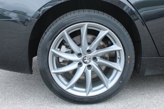 Used 2024 Alfa Romeo Giulia Ti AWD/4WD image 38