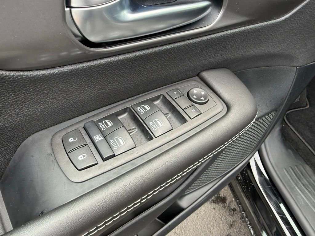 New 2026 Chrysler Pacifica Select FWD image 11