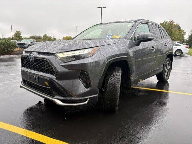 Used 2022 Toyota RAV4 SE w/ Weather & Moonroof Package AWD/4WD image 6