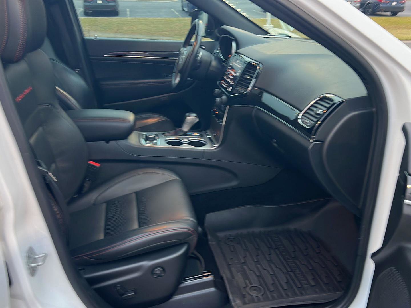 Used 2021 Jeep Grand Cherokee Trailhawk w/ Trailhawk Luxury Group image 14