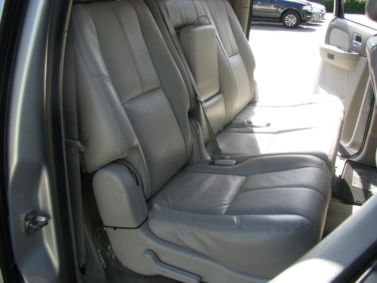 Used 2014 Chevrolet Suburban LT RWD image 18