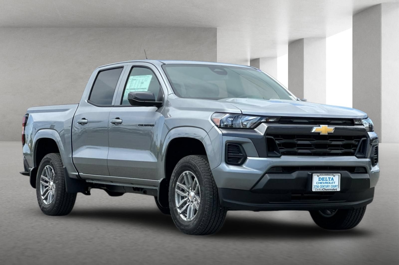 Used 2026 Chevrolet Colorado LT w/ LPO, Pro Essentials Package RWD image 2