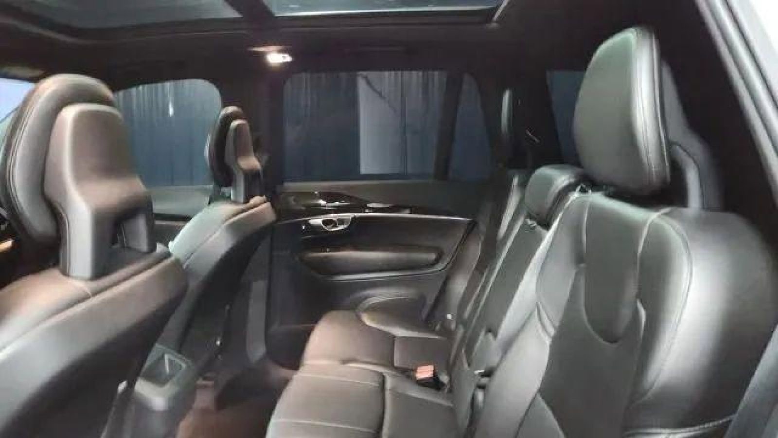 Used 2018 Volvo XC90 T5 Momentum w/ Convenience Package AWD/4WD image 18