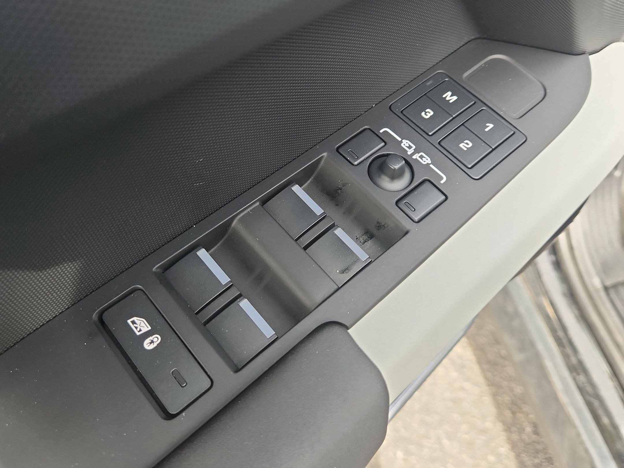 Certified 2024 Land Rover Defender 110 X-Dynamic SE AWD/4WD image 23