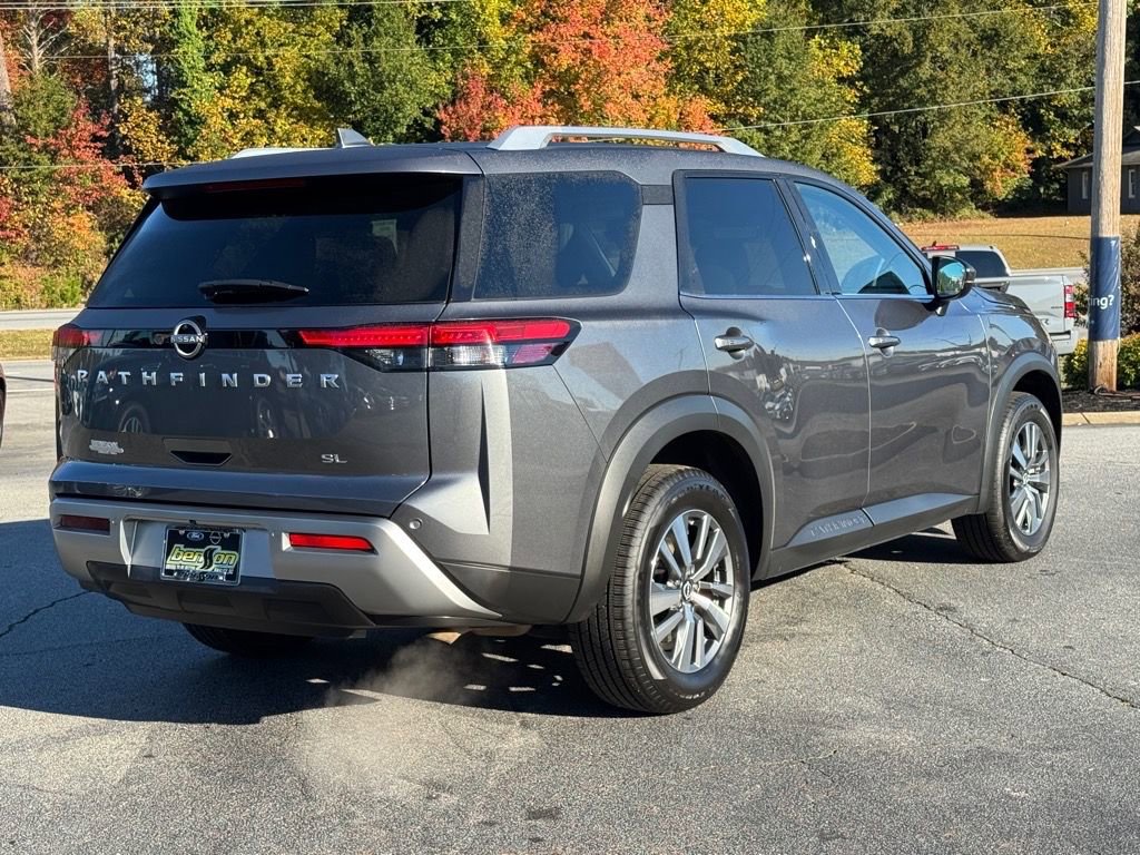 Certified 2025 Nissan Pathfinder SL image 3
