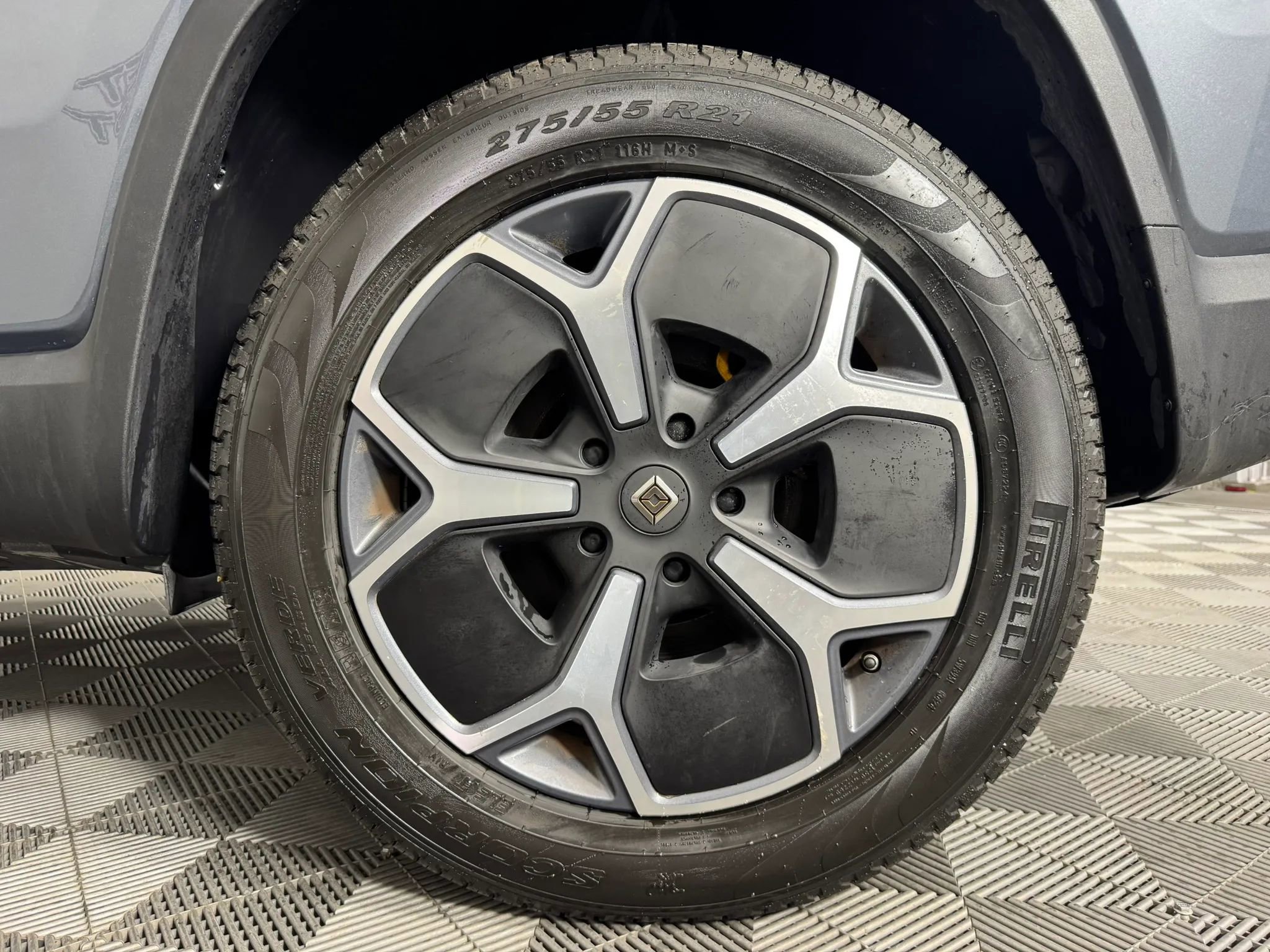 Used 2023 Rivian R1S Adventure image 48